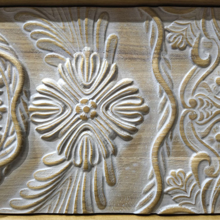 фото дизайнерской прикроватной тумбы из массива MH_10-8